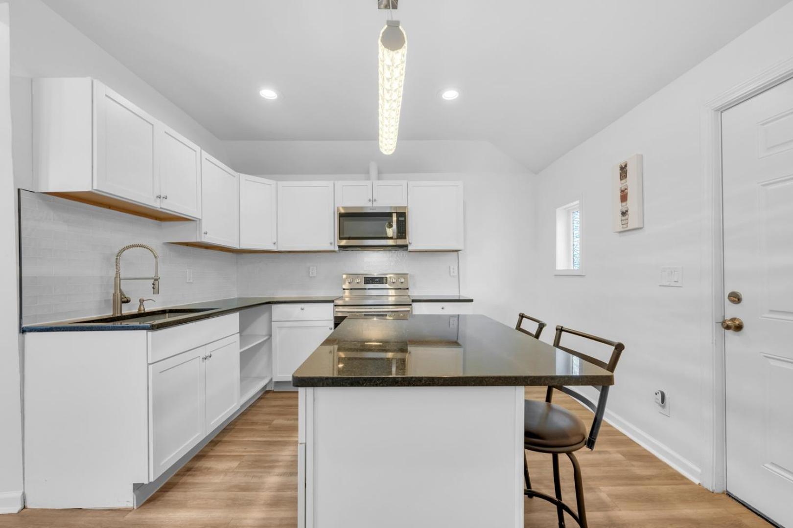 Apartment Spacious 3br Sleeps 7 Wifi Detroit